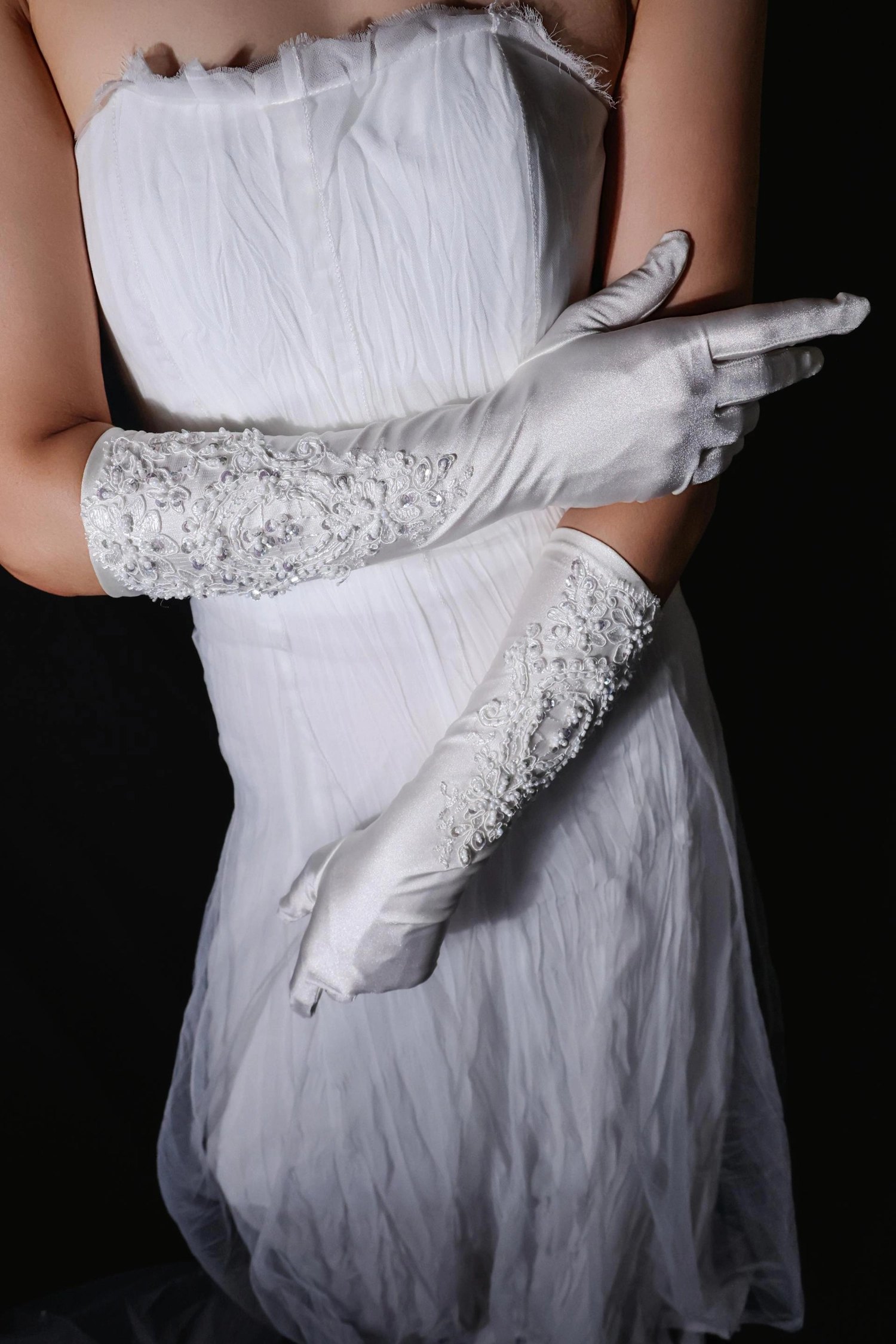 Les Étoiles Gants – 레 에뚜왈 비즈 롱 글러브 웨딩 액세서리 대표 사진 — 아틀리에 마티에르